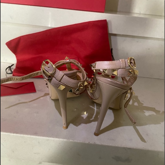 Authentic Women’s Valentino Heels - Picture 2 of 5